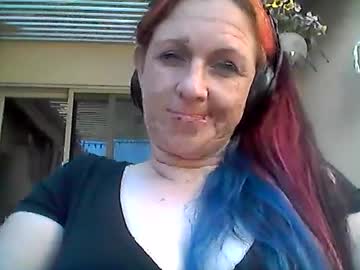Nikkietwotimes420 Chaturbate stream image from December 19, 2024