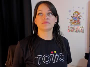 Roxanetyer Chaturbate stream image from December 19, 2024