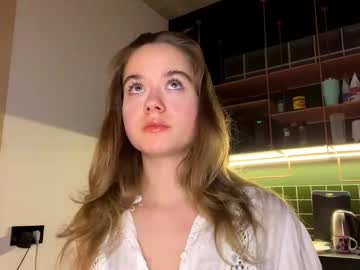 Roxystar17 Chaturbate stream image from December 19, 2024