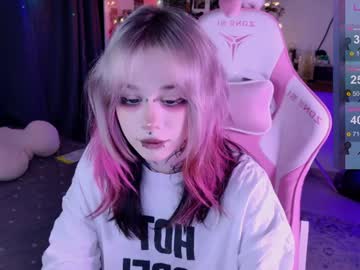 Lollyshy__ Chaturbate stream image from December 19, 2024