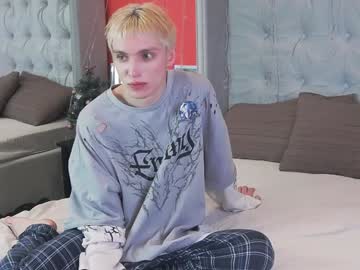 Lunar_Catt Chaturbate stream image from December 19, 2024