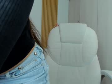 Mia_Nevaeh Chaturbate stream image from December 19, 2024