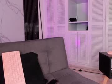 Mia_Ravenn Chaturbate stream image from December 19, 2024