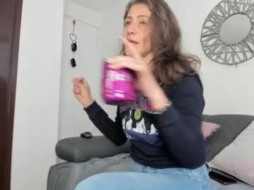 Milf_Darling stream image from December 19, 2024