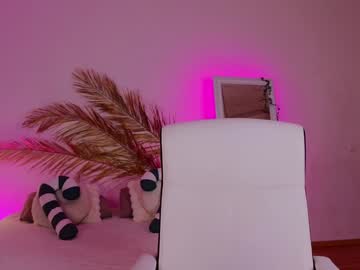 Mol1y_Kitten stream image from December 19, 2024