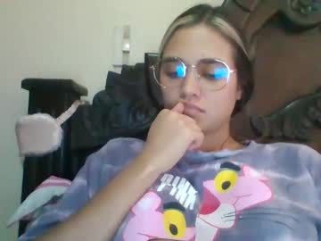 Triana_Bell Chaturbate stream image from December 19, 2024
