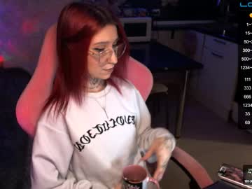 Yngmilf_ Chaturbate stream image from December 19, 2024