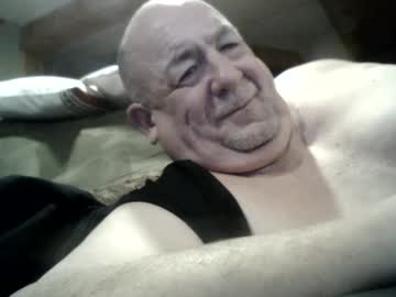 Hotandhornyxxx1 Chaturbate stream image from December 19, 2024