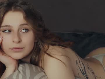 Julianaappleberry Chaturbate stream image from December 19, 2024