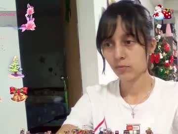 Lunamoon_17 Chaturbate stream image from December 19, 2024