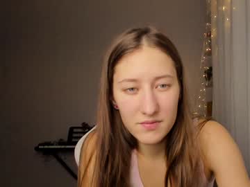 Adellqueen Chaturbate stream image from December 19, 2024