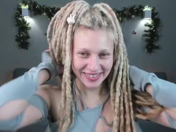 Courtneyroberts Chaturbate stream image from December 19, 2024