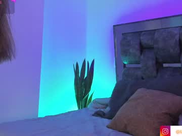 Crystalw_ Chaturbate stream image from December 19, 2024