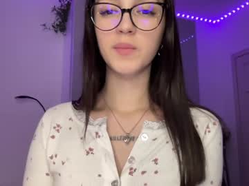 W33d7 Chaturbate stream image from December 19, 2024