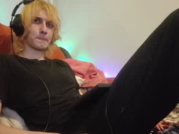 1heyhello Chaturbate stream image from December 20, 2024