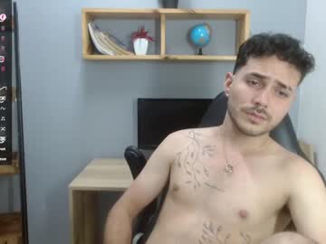 Adriantrunk Chaturbate stream image from December 20, 2024