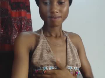 Choco_Petitqueen Chaturbate stream image from December 20, 2024