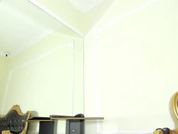 Leylabrown Chaturbate stream image from December 20, 2024