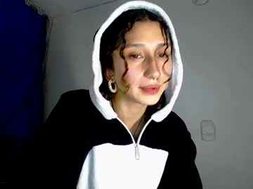 Queenjenn__ Chaturbate stream image from December 20, 2024