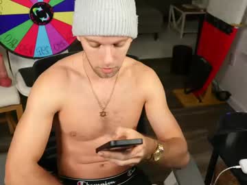 Troy_Greenxo Chaturbate stream image from December 20, 2024