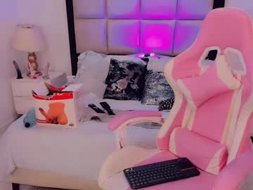 Danielaadamss Chaturbate stream image from December 20, 2024