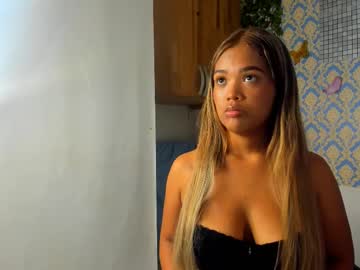 Kiara_Sofia00 Chaturbate stream image from December 20, 2024