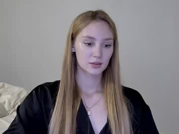 Laylla001 Chaturbate stream image from December 20, 2024