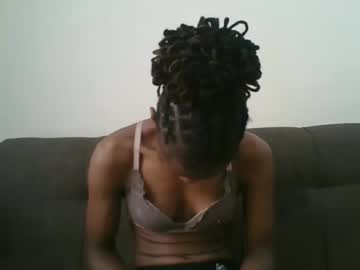 Petitegyal Chaturbate stream image from December 20, 2024