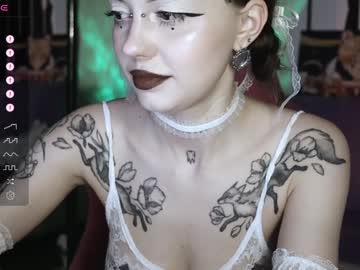 Prettybones Chaturbate stream image from December 20, 2024