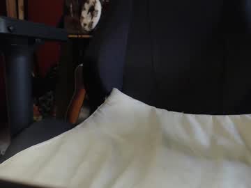 Maxoulou33 Chaturbate stream image from December 20, 2024