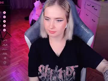 Shyfoxxxy Chaturbate stream image from December 20, 2024