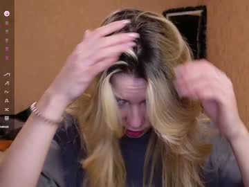 Oliviamur1 Chaturbate stream image from December 20, 2024