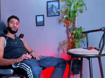Stevenvelezz Chaturbate stream image from December 20, 2024