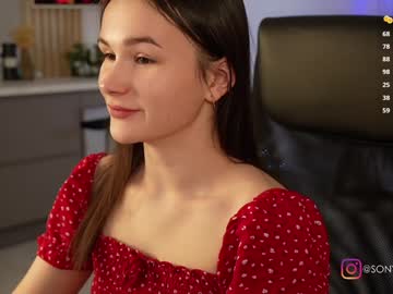 Astralaura Chaturbate stream image from December 20, 2024