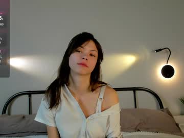 Petulabrowning Chaturbate stream image from December 20, 2024