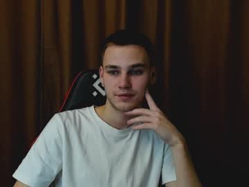 Robert10211 Chaturbate stream image from December 20, 2024