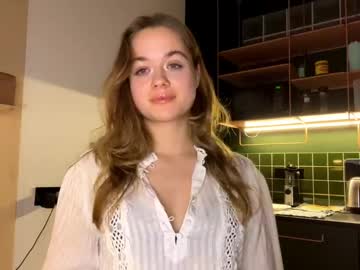 Roxystar17 Chaturbate stream image from December 20, 2024