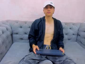 Xanxz Chaturbate stream image from December 20, 2024
