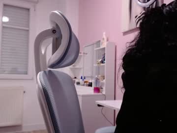 Elettra_Love Chaturbate stream image from December 20, 2024