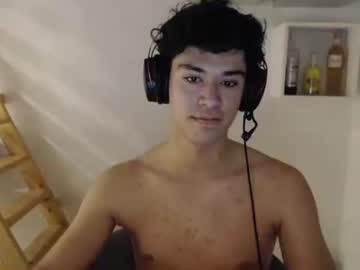 Niklash03 Chaturbate stream image from December 20, 2024
