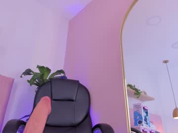 Emilyy_Bank Chaturbate stream image from December 21, 2024
