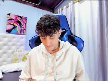 Alexbbooy Chaturbate stream image from December 21, 2024