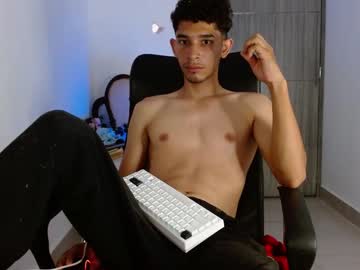 Adan_Zz Chaturbate stream image from December 21, 2024