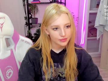 Lunatale Chaturbate stream image from December 21, 2024