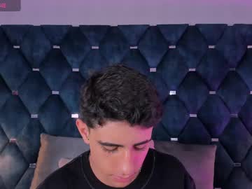 Aronfalcon Chaturbate stream image from December 21, 2024
