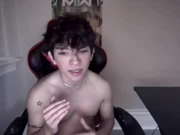 Chiwawatop Chaturbate stream image from December 21, 2024