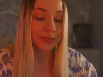 Emilia_Lorent Chaturbate stream image from December 21, 2024