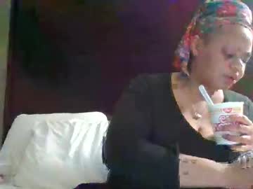Justeinamilksyou Chaturbate stream image from December 21, 2024
