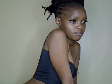 Littlenila Chaturbate stream image from December 21, 2024