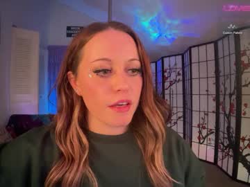 Petitejewel Chaturbate stream image from December 21, 2024